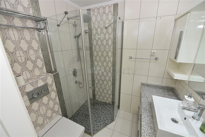 خط اول على البحر - شقة غرفتين وصالة ضمن مجمع سكني حديث في كاستل / الانيا 