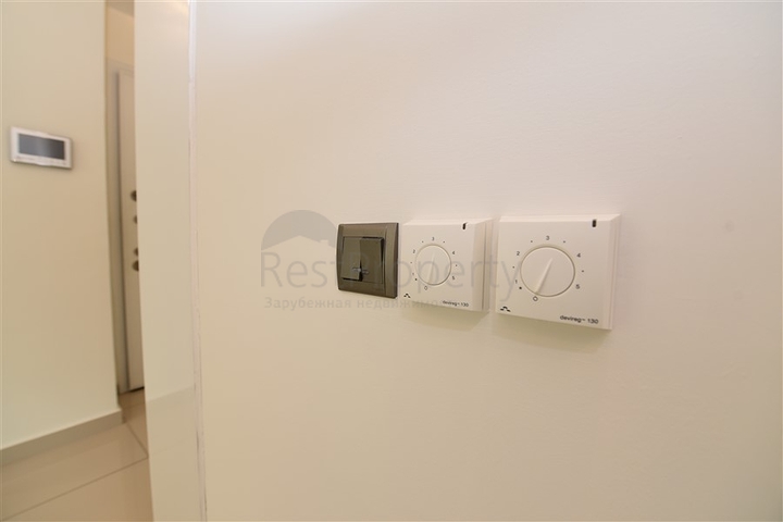 خط اول على البحر - شقة غرفتين وصالة ضمن مجمع سكني حديث في كاستل / الانيا 