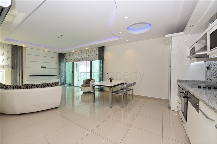 خط اول على البحر - شقة غرفتين وصالة ضمن مجمع سكني حديث في كاستل / الانيا 