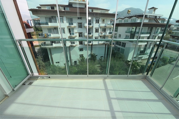 خط اول على البحر - شقة غرفتين وصالة ضمن مجمع سكني حديث في كاستل / الانيا 