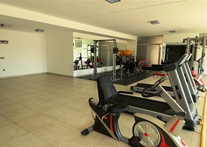 خط اول على البحر - شقة غرفتين وصالة ضمن مجمع سكني حديث في كاستل / الانيا 