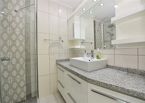 خط اول على البحر - شقة غرفتين وصالة ضمن مجمع سكني حديث في كاستل / الانيا 