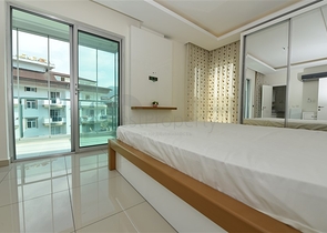 خط اول على البحر - شقة غرفتين وصالة ضمن مجمع سكني حديث في كاستل / الانيا 