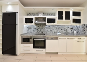 خط اول على البحر - شقة غرفتين وصالة ضمن مجمع سكني حديث في كاستل / الانيا 