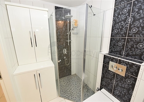 خط اول على البحر - شقة غرفتين وصالة ضمن مجمع سكني حديث في كاستل / الانيا 