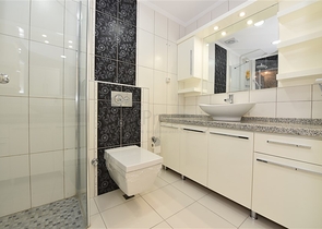 خط اول على البحر - شقة غرفتين وصالة ضمن مجمع سكني حديث في كاستل / الانيا 