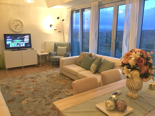 شقة ثلاث غرف وصالة ضمن مجمع باتي شهير / اسطبنول 