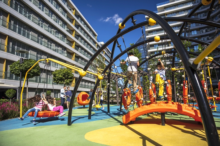 شقة ثلاث غرف وصالة ضمن مجمع باتي شهير / اسطبنول 