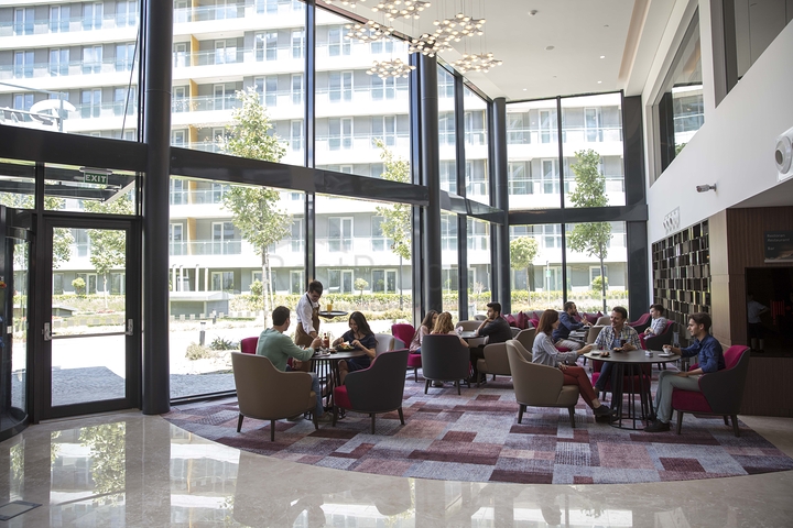 شقة ثلاث غرف وصالة ضمن مجمع باتي شهير / اسطبنول 