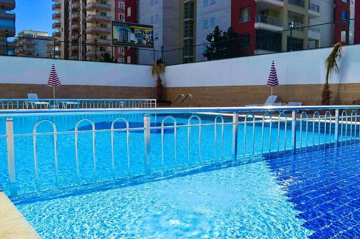 شقة غرفة وصالة ضمن مجمع سكني في مهموتلار / الانيا 