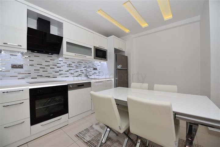 شقة مفروشة من تصميم غرفة وصالة ضمن مجمع خمس نجوم في الانيا 