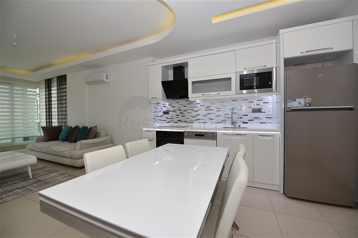 شقة مفروشة من تصميم غرفة وصالة ضمن مجمع خمس نجوم في الانيا 