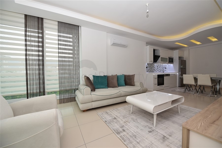 شقة مفروشة من تصميم غرفة وصالة ضمن مجمع خمس نجوم في الانيا 