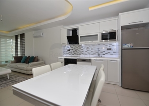 شقة مفروشة من تصميم غرفة وصالة ضمن مجمع خمس نجوم في الانيا 