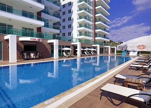 شقة مفروشة من تصميم غرفة وصالة ضمن مجمع خمس نجوم في الانيا 