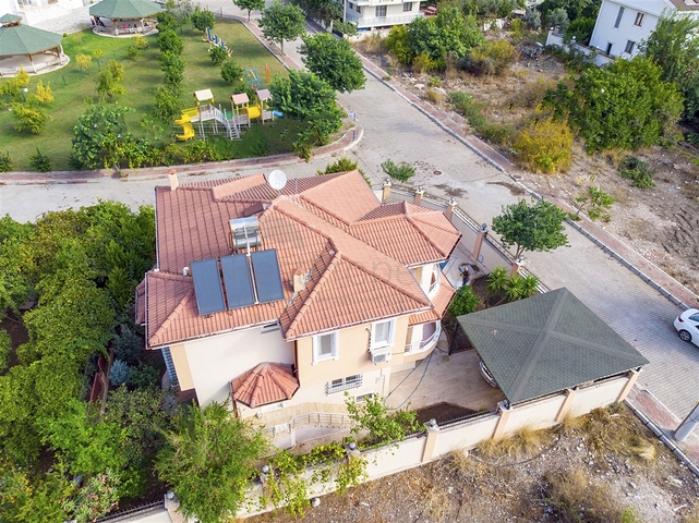 فيلا منفصلة 3 + 1 مع الأثاث في جوينوك كيمير