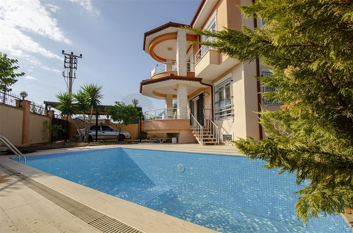 فيلا منفصلة 3 + 1 مع الأثاث في جوينوك كيمير