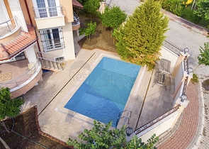 فيلا منفصلة 3 + 1 مع الأثاث في جوينوك كيمير