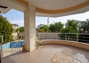 فيلا منفصلة 3 + 1 مع الأثاث في جوينوك كيمير