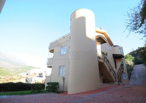 ضمن مجمع خمس نجوم - فيلا صغيرة للبيع بسعر مميز - الانيا 