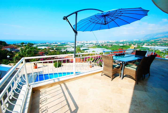 شقة عائلية واسعة - باطلالة خلابة - في الانيا 