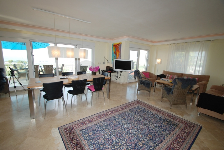 شقة عائلية واسعة - باطلالة خلابة - في الانيا 