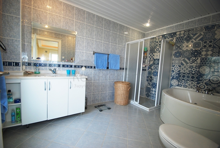 شقة عائلية واسعة - باطلالة خلابة - في الانيا 