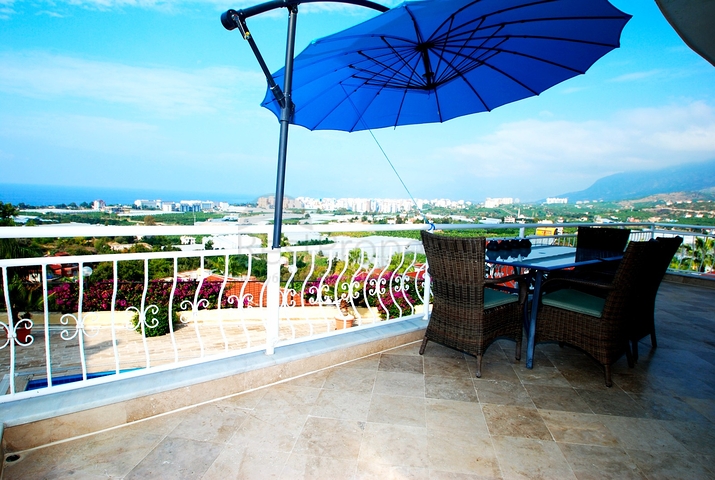 شقة عائلية واسعة - باطلالة خلابة - في الانيا 