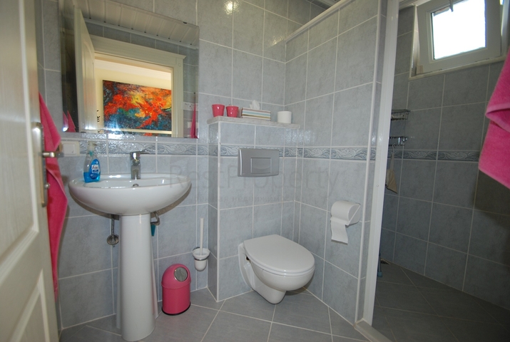 شقة عائلية واسعة - باطلالة خلابة - في الانيا 