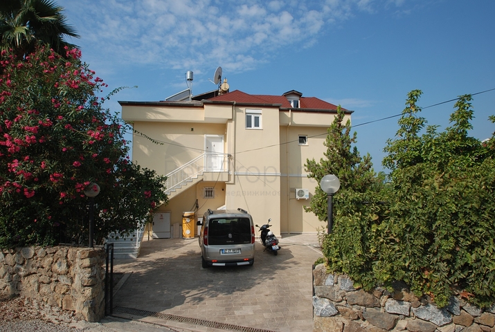 شقة عائلية واسعة - باطلالة خلابة - في الانيا 