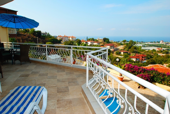 شقة عائلية واسعة - باطلالة خلابة - في الانيا 