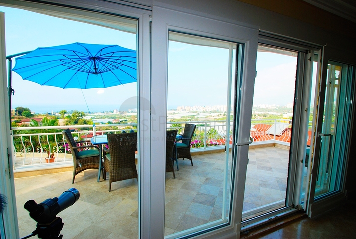 شقة عائلية واسعة - باطلالة خلابة - في الانيا 