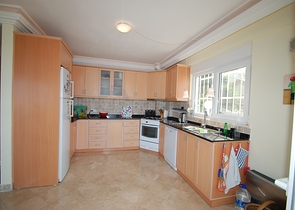 شقة عائلية واسعة - باطلالة خلابة - في الانيا 