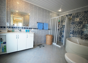 شقة عائلية واسعة - باطلالة خلابة - في الانيا 