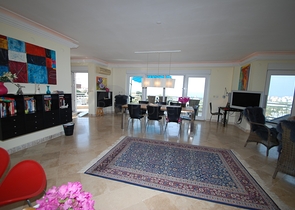 شقة عائلية واسعة - باطلالة خلابة - في الانيا 