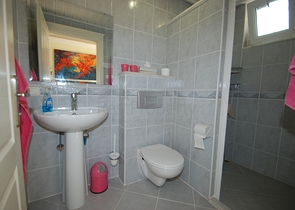 شقة عائلية واسعة - باطلالة خلابة - في الانيا 