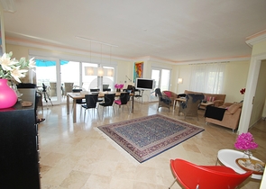 شقة عائلية واسعة - باطلالة خلابة - في الانيا 