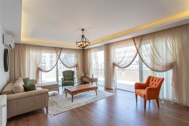 لعشاق الفخامة والتميز - دوبلكس فاخرة باطلالة بحر في الانيا 