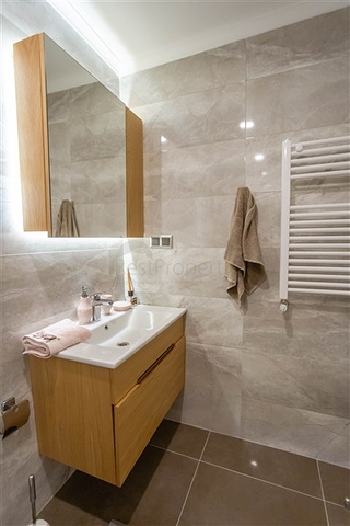 لعشاق الفخامة والتميز - دوبلكس فاخرة باطلالة بحر في الانيا 