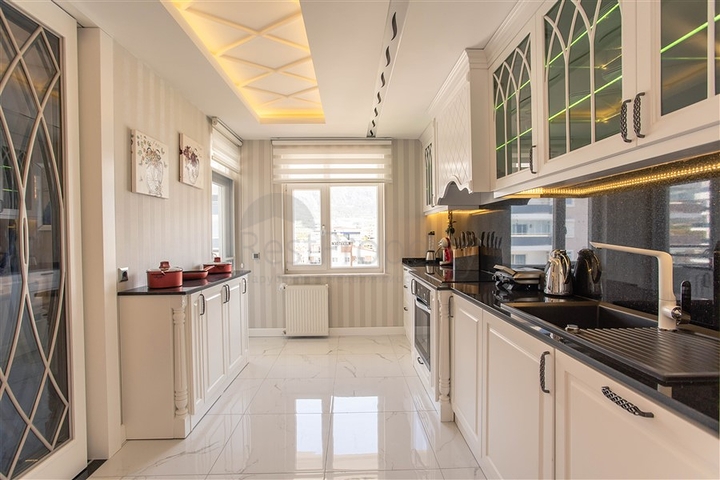 لعشاق الفخامة والتميز - دوبلكس فاخرة باطلالة بحر في الانيا 