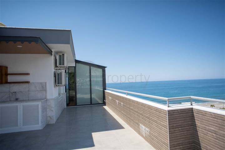 لعشاق الفخامة والتميز - دوبلكس فاخرة باطلالة بحر في الانيا 