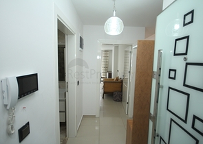 شقة مفروشة ضمن مجمع سكني حديث في كاستل / الانيا 