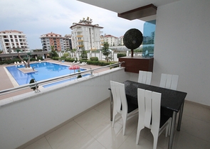 شقة مفروشة ضمن مجمع سكني حديث في كاستل / الانيا 