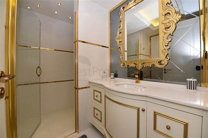 قمة الفخامة - شقة اطلالة بحر مباشرة في مركز الانيا 