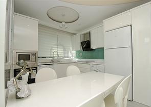 شقة النخبة 1 +1 مع الأثاث 150 متر من البحر ومشروع المارينا