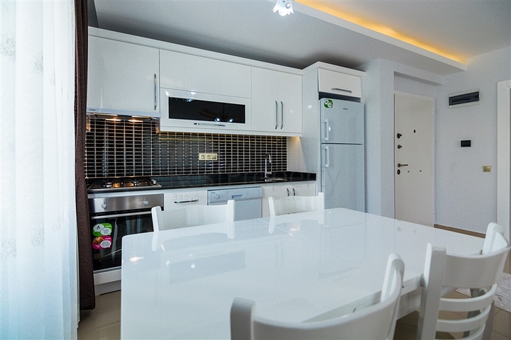 شقة غرفة نوم وصالة مفروشة ضمن مجمع سكني حديث في الانيا 