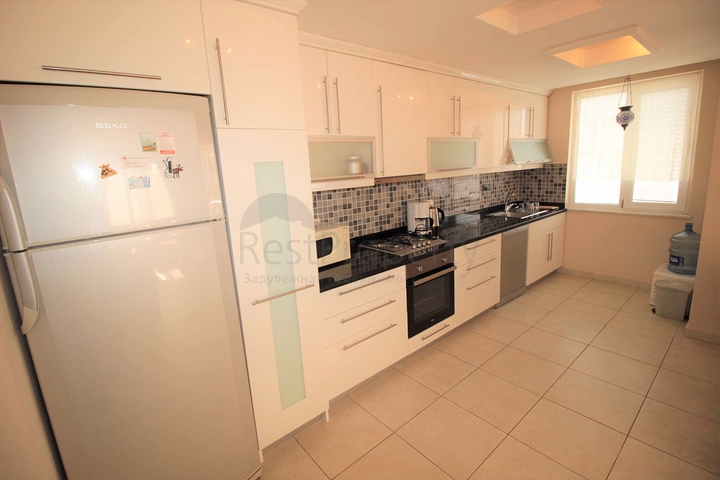 شقة مفروشة للبيع - قريبة من البحر ومن المركز - الانيا 