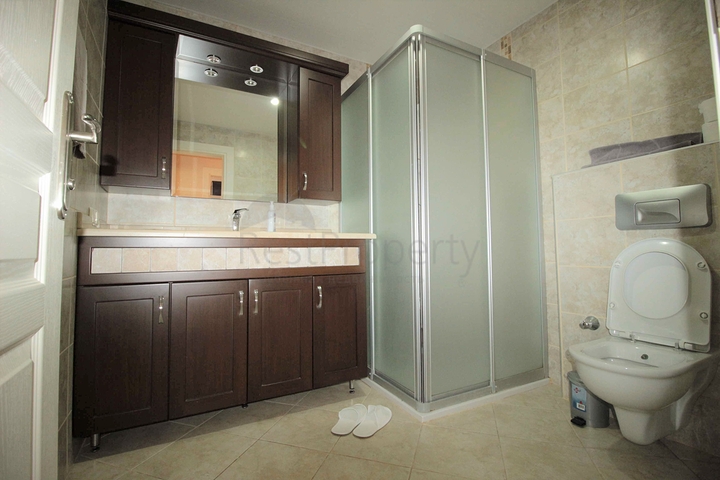 شقة مفروشة للبيع - قريبة من البحر ومن المركز - الانيا 