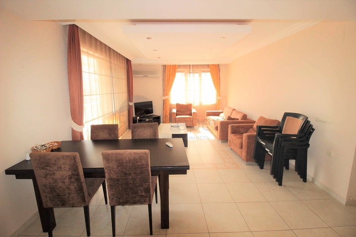 شقة مفروشة للبيع - قريبة من البحر ومن المركز - الانيا 