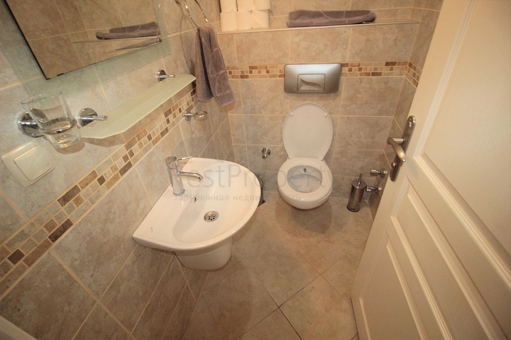 شقة مفروشة للبيع - قريبة من البحر ومن المركز - الانيا 